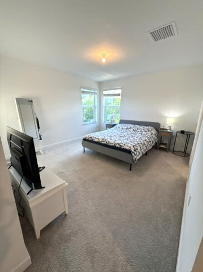 Building Photo - 1880 Grantham Ct