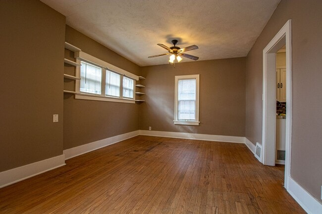 Building Photo - Cute 1 Bedroom / 1 Bath Home with Fenced i...