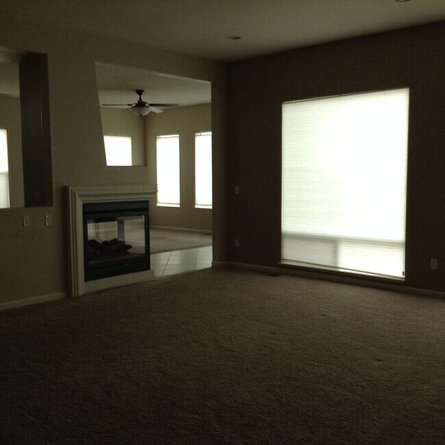 Building Photo - Beautiful Exective Home in D'Andrea