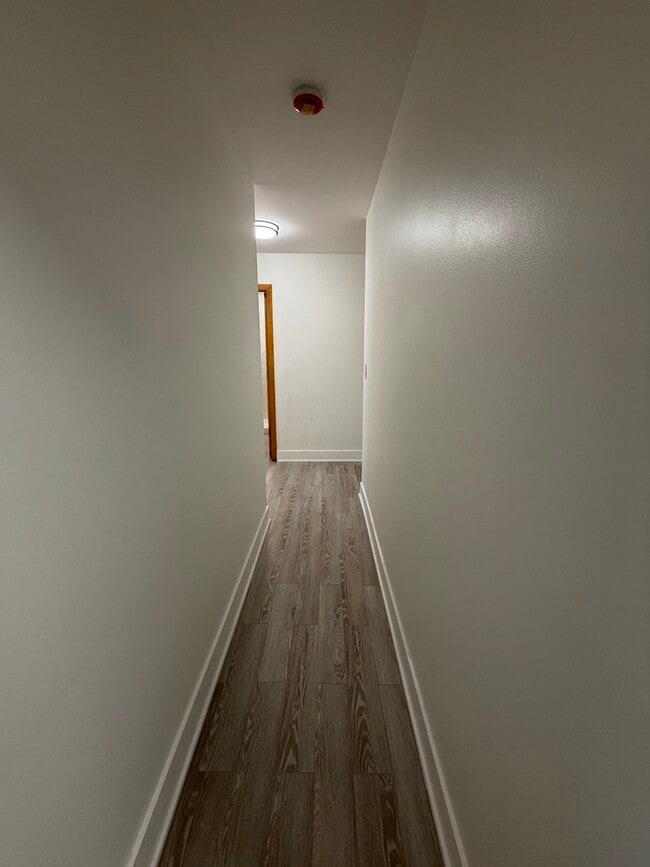 Building Photo - 7200 N Claremont Ave