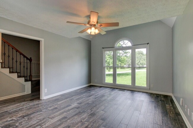Building Photo - 180 Kings Deer Dr