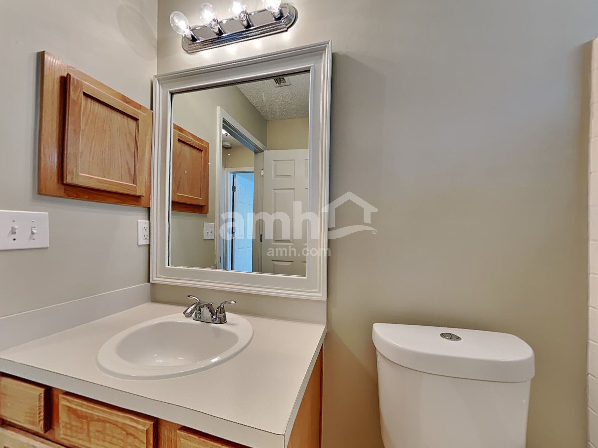 Building Photo - 840 Mackenzie Cir