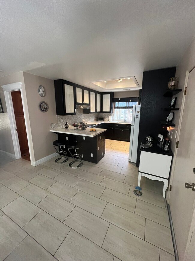 Building Photo - Charming 3 Bed, 2 Bath Home in West Davis ...