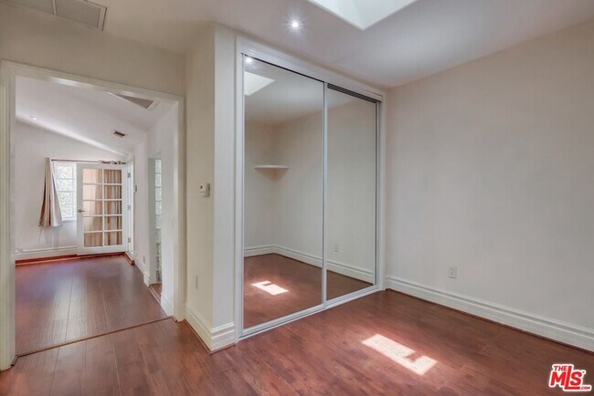 Building Photo - 114 S Layton Dr