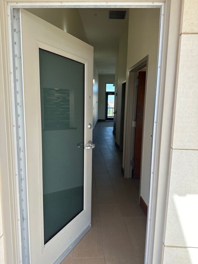 Building Photo - Blue Earth Place-One Bedroom available