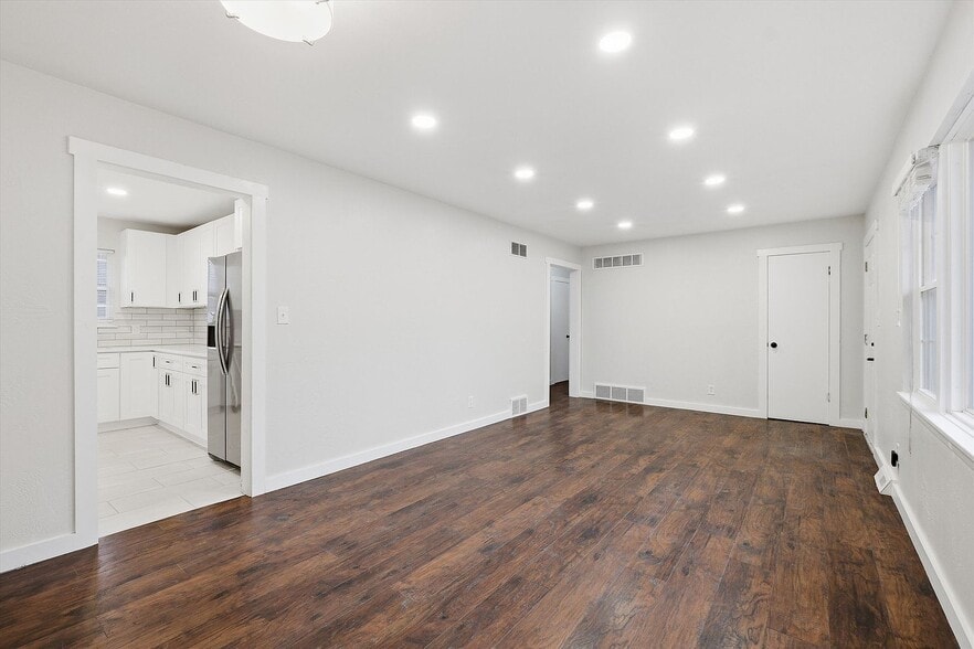 Building Photo - 4517 E 112 St