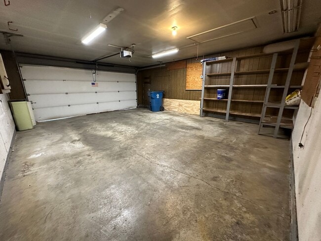 Building Photo - 6550 Summerdale