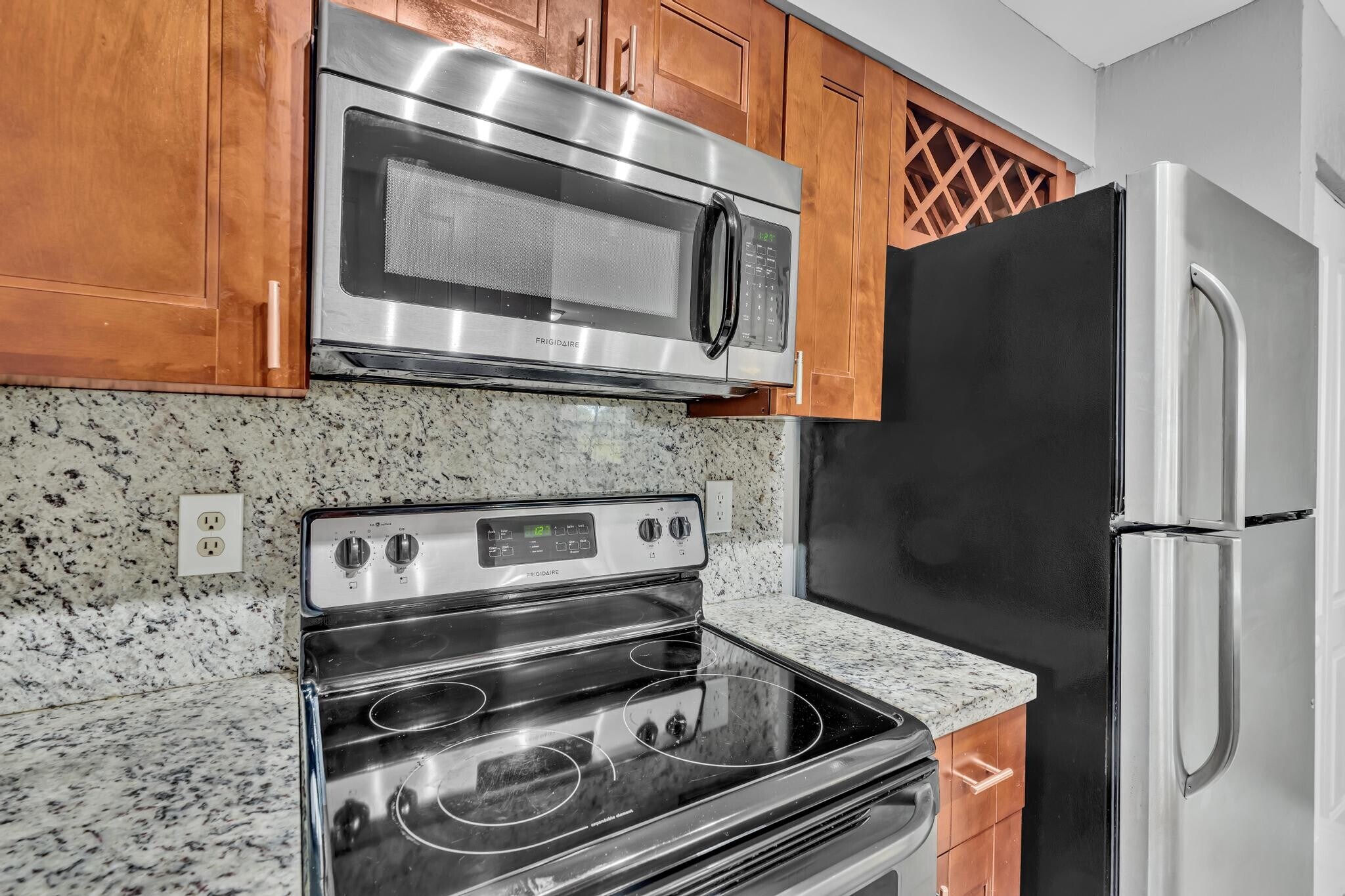 Building Photo - 2851 N Oakland Forest Dr
