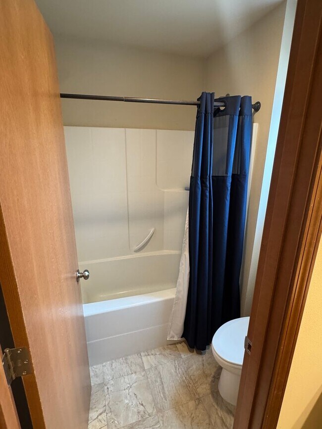 Building Photo - Spacious Vista View Home for Lease