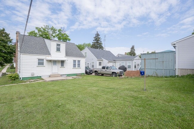 Building Photo - 7031 40th Ave
