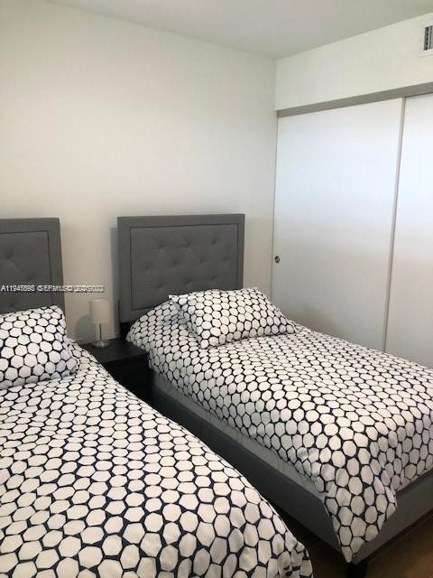 Building Photo - 9821 E Bay Harbor Dr