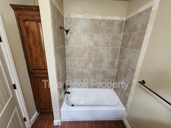 Building Photo - 1405 N Monte Vista St