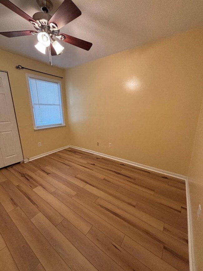 Building Photo - FOR RENT