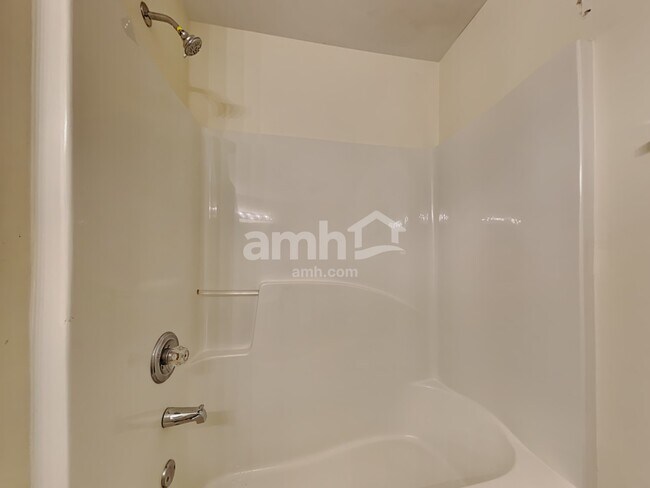 Building Photo - 5626 Fallsbrook Knoll