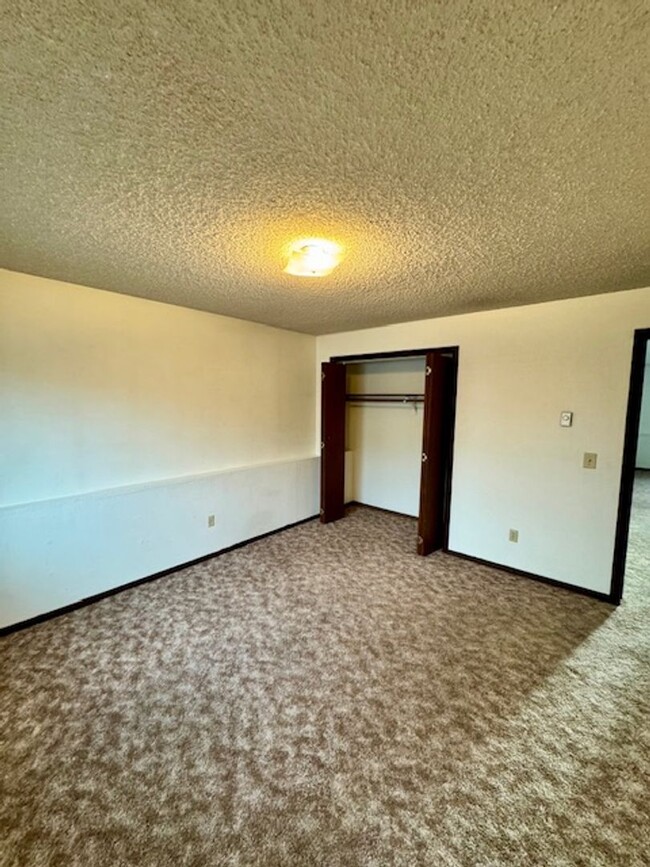 Building Photo - Charming 2-Bedroom Apartment Near MSU – Ca...