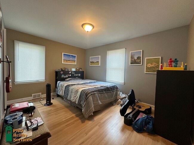 Building Photo - 3 Bedroom Home in Highland Park