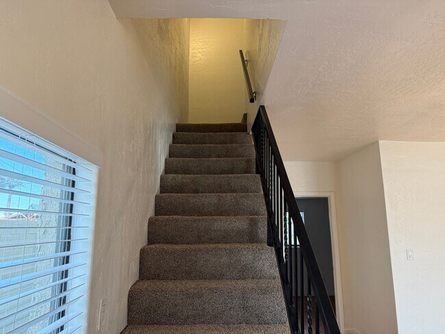 Building Photo - 4 Bedroom Home in Historic Central Phoenix | All Utilities Included