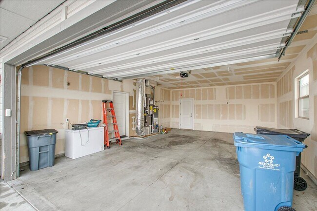Building Photo - Modern 2 Story Home in North End!