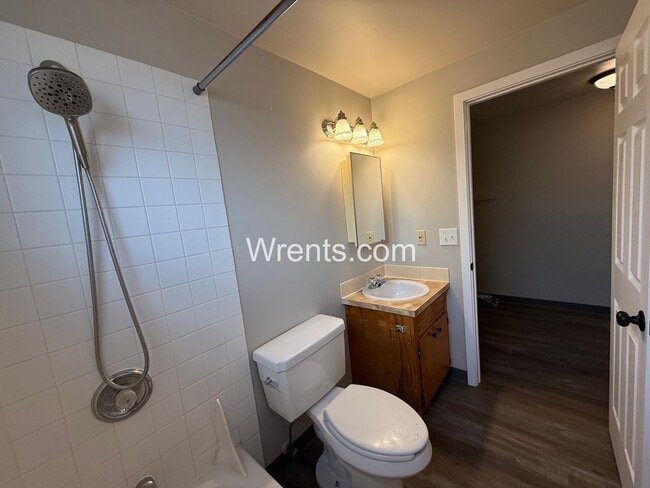 Building Photo - 2909-2911 E Rockwell