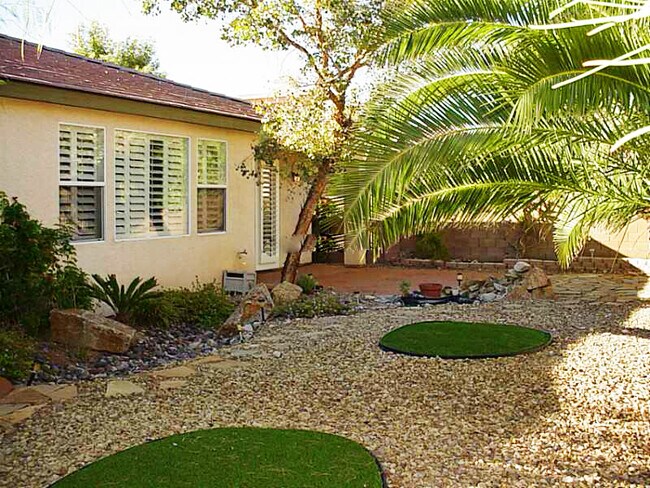 Building Photo - SINGLE STORY 3 CAR GARAGE SOUTHERN HIGHLAN...