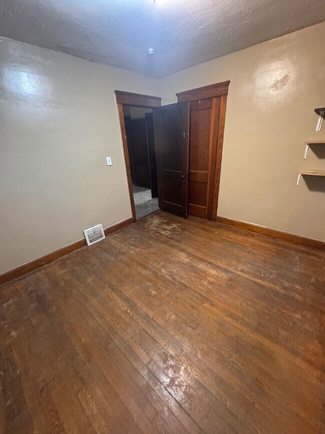 Building Photo - 7505 Halle Ave