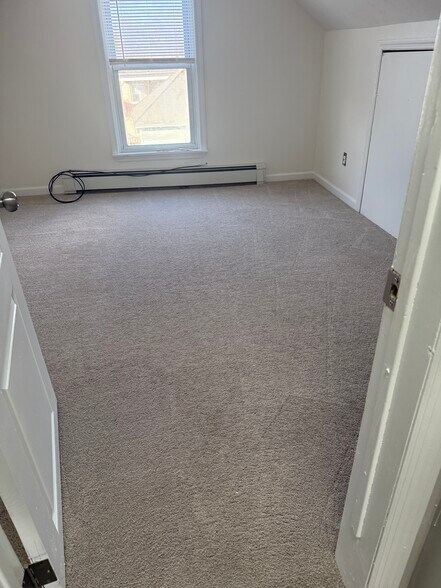 Building Photo - 36 School St