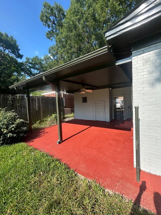 Building Photo - 13 Brantwood Dr