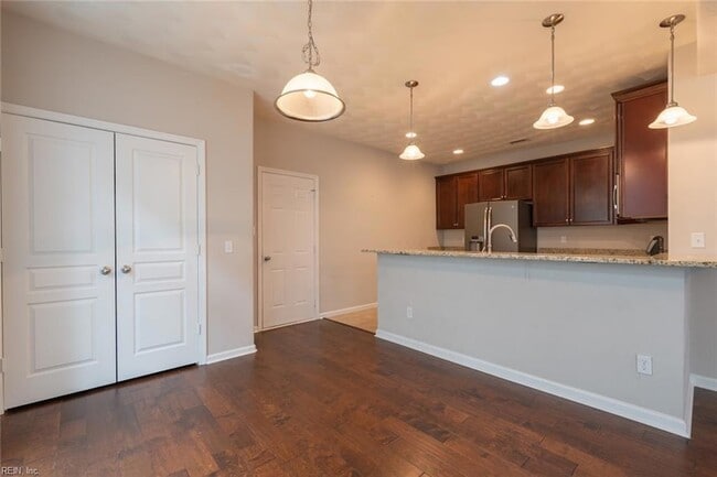 Building Photo - 5616 Memorial Dr