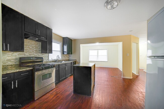 Building Photo - 15231 Waterman Dr