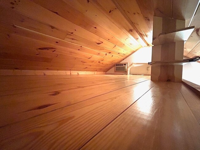 Building Photo - East AVL - Beautiful Zen Garden Apt with Sauna!