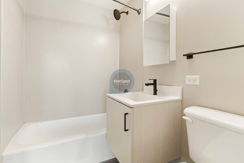 Building Photo - 1910 W Harrison St