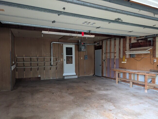 Building Photo - Nice 3 Bedroom Ranch in Appleton
