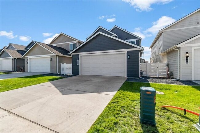 Building Photo - Perfectly designed 5-bedroom, 3-bath single family home