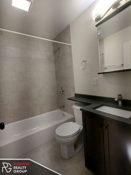 Building Photo - 555 W Arlington Pl