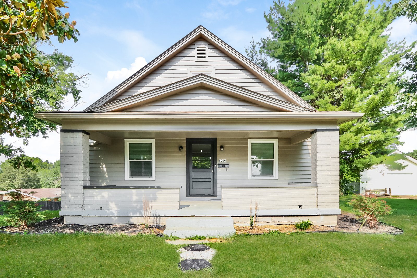 Building Photo - 1004 Korb Ave