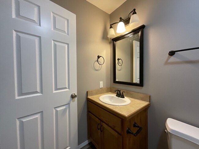 Building Photo - Nice Recently Updated 3 Bed 2 Bath in Webb City! 6 MONTH LEASE!!