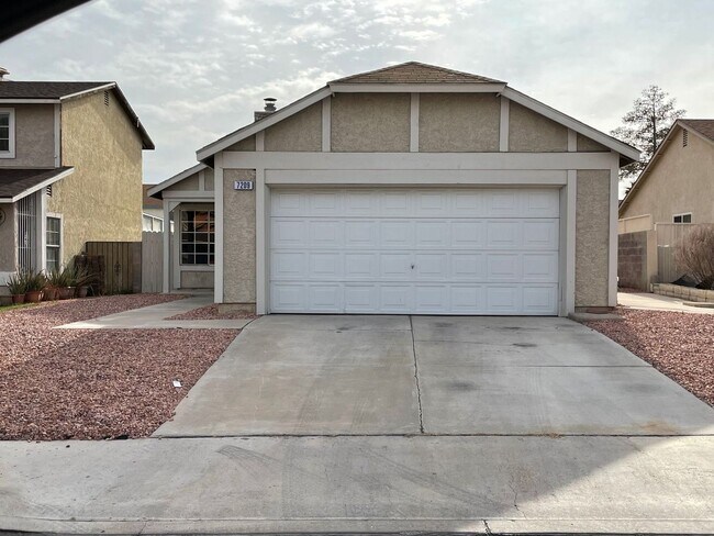 Building Photo - 2 bedroom 2 bath house near Desert Shores/ Available 4/1/2026