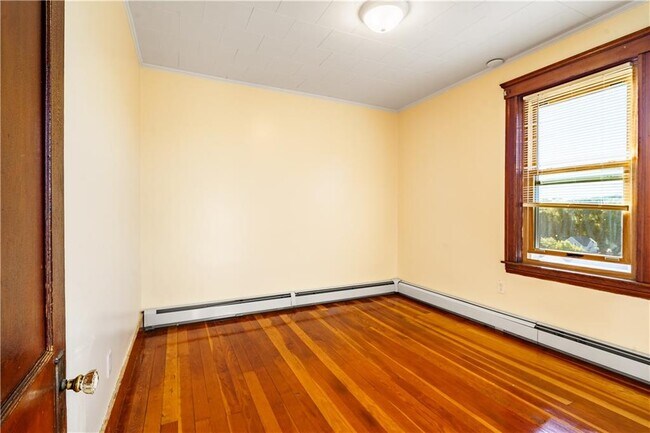 Building Photo - 228 Valley St