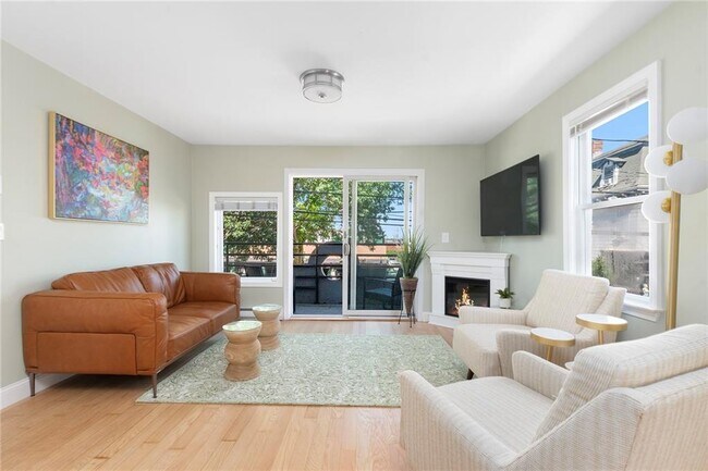 Building Photo - 492 Thames St