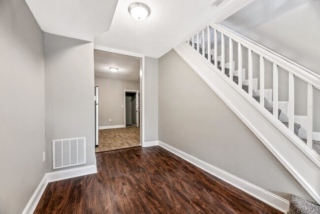 Building Photo - 2 Bedroom Rowhome- Baltimore City