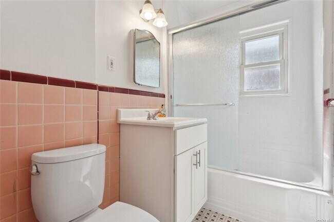 Building Photo - 349 E Market St