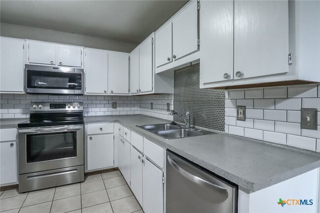 Building Photo - 2708 Edgefield St
