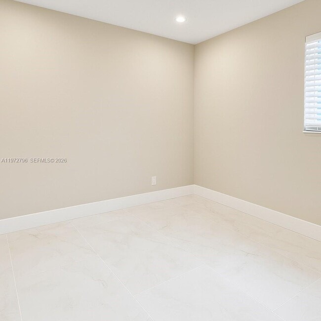 Building Photo - 1399 NE 38th St