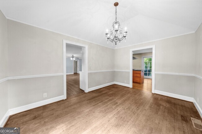 Building Photo - 1911 Fairway Cir NE