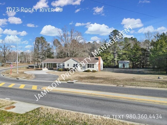 Building Photo - 1073 Rocky River Rd