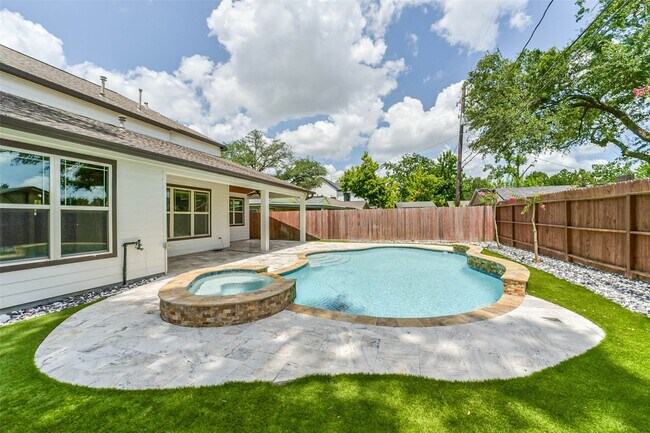 Building Photo - 1317 Chantilly Ln