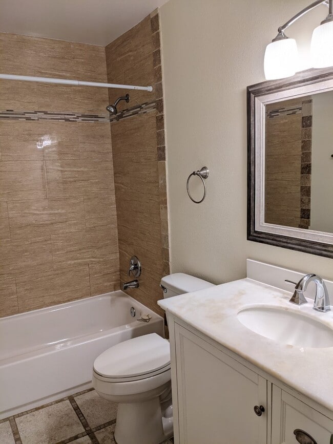 Building Photo - 2054 Los Lomas Dr
