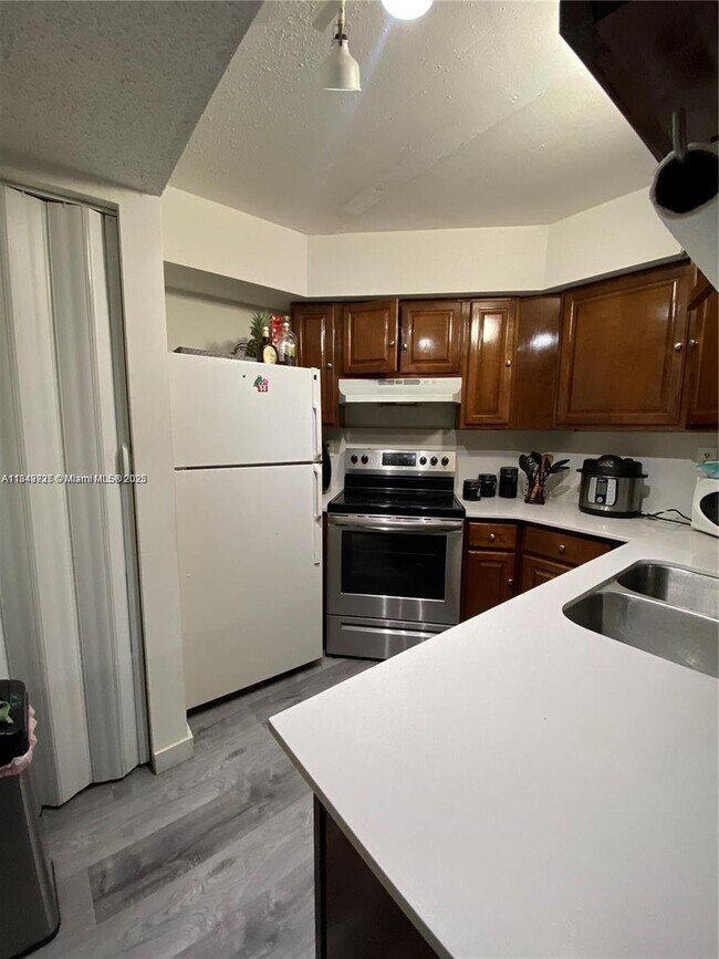 Building Photo - 8365 SW 152nd Ave