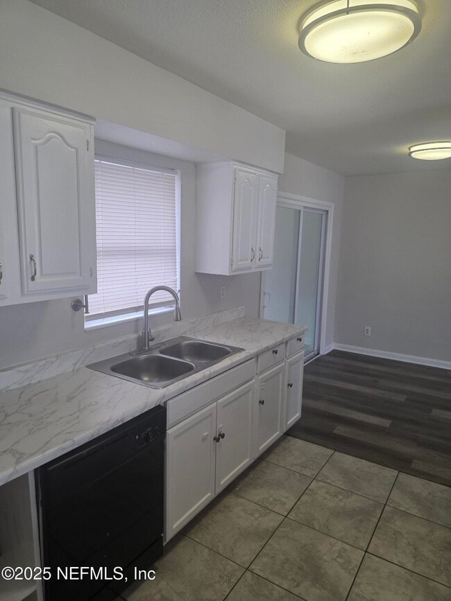 Building Photo - 3139 Searchwood Dr