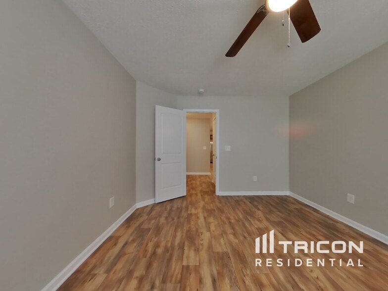 Building Photo - 934 Canyon Creek Dr